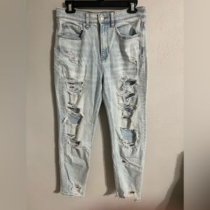 AE DISTRESSED MOM JEAN- LIGHT WASH